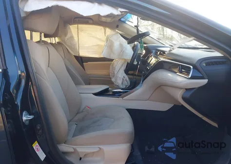 2018 Toyota Camry Le z USA, uszkodzony, nr VIN JTNB11HK6J3027362